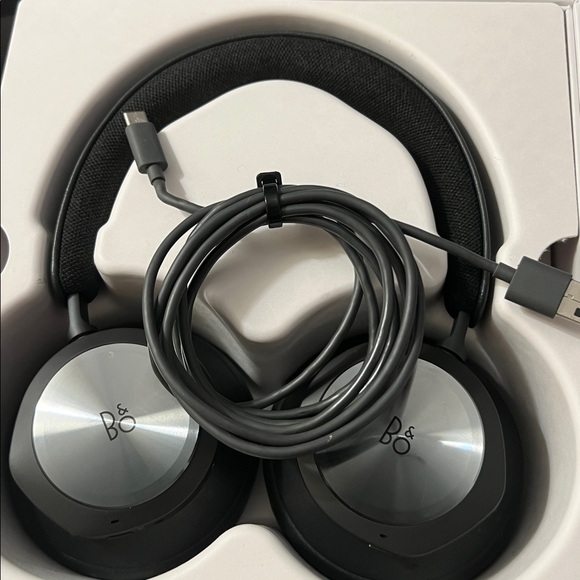 Bang & Olufsen wireless gaming Black Headphones - Picture 8 of 8